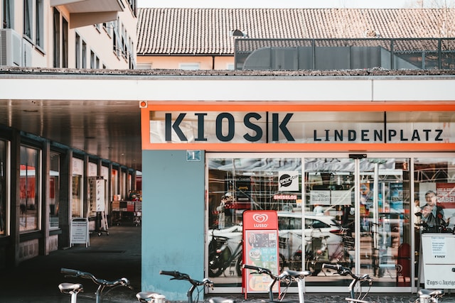 Kiosk eröffnen-claudio-schwarz-unsplash