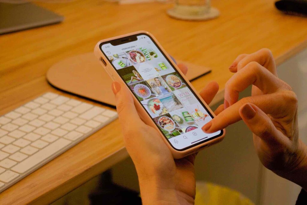 Instagram für Unternehmen gabrielle-henderson-bmUa09zy2ZQ-unsplash